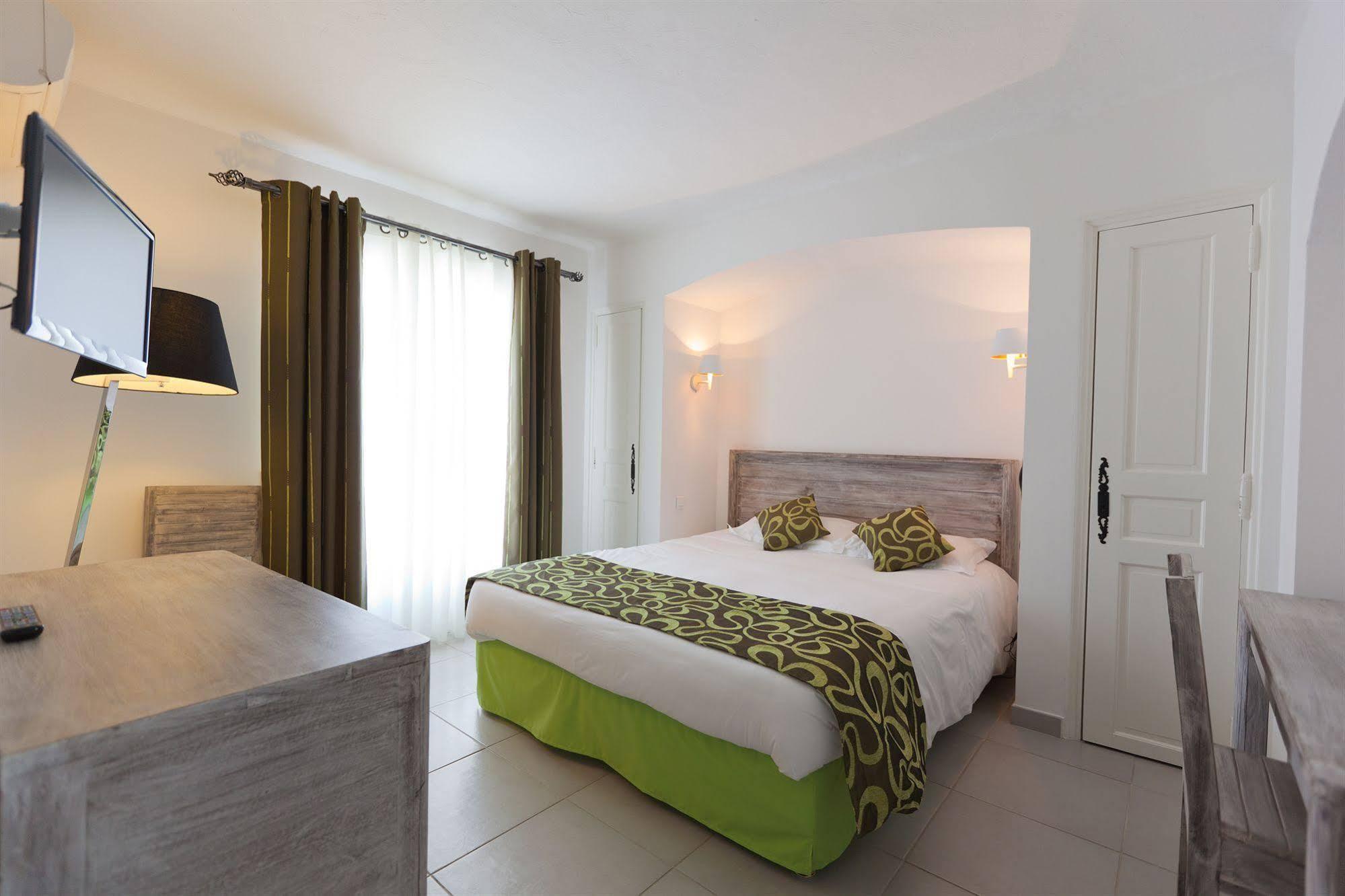 Domaine Du Calidianus Hotel Сен Максим Екстериор снимка